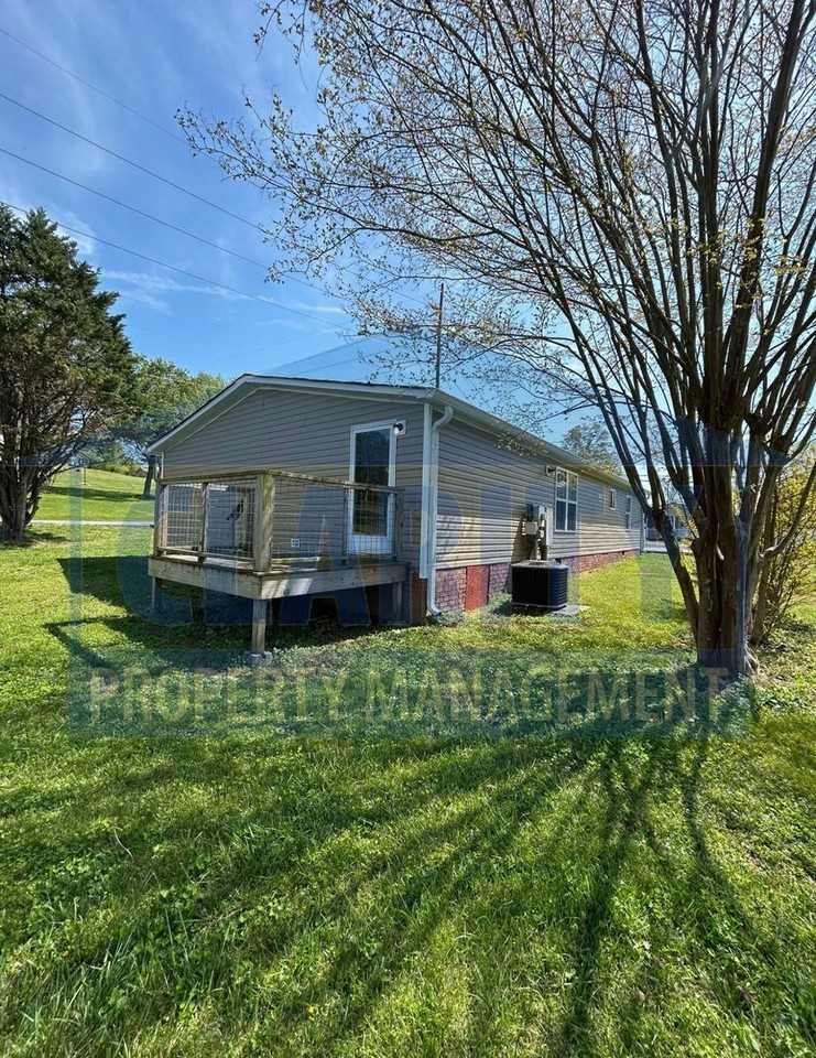 2498 Carroll Ave Se - Photo 4 of 20