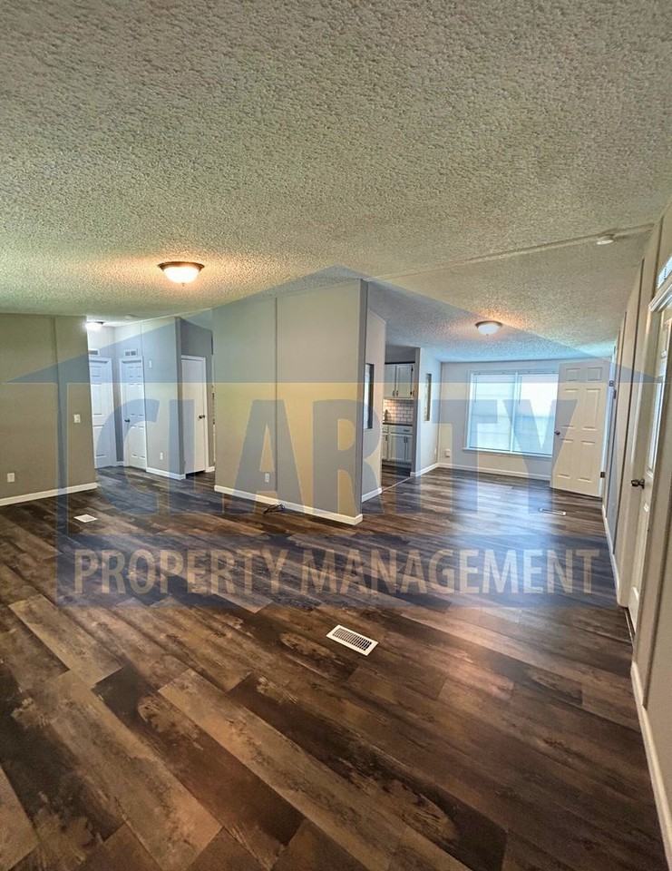 2498 Carroll Ave Se - Photo 6 of 20