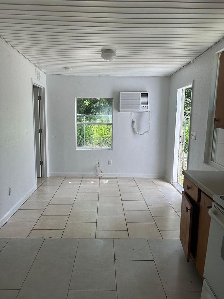 1567 19th St - Photo 4 of 15