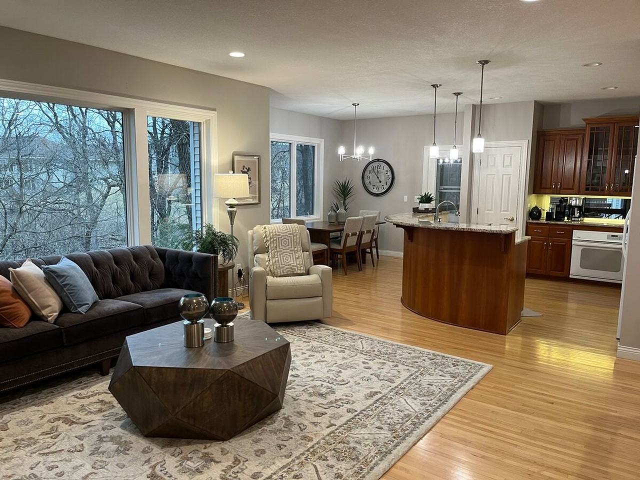 2015 Glendale Hills Drive Northeast - Photo 3 of 24