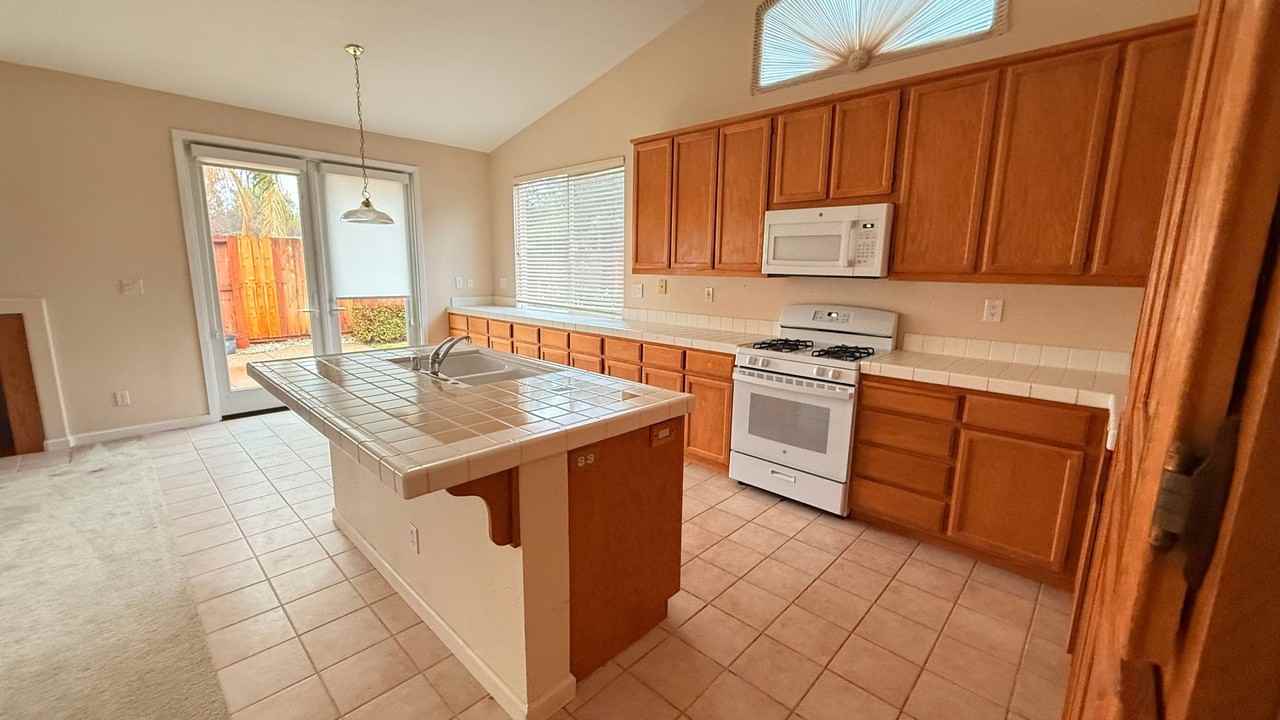2605 Sage Ct - Photo 2 of 12