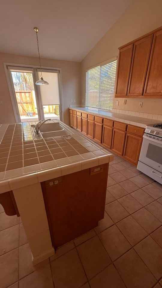 2605 Sage Ct - Photo 3 of 12