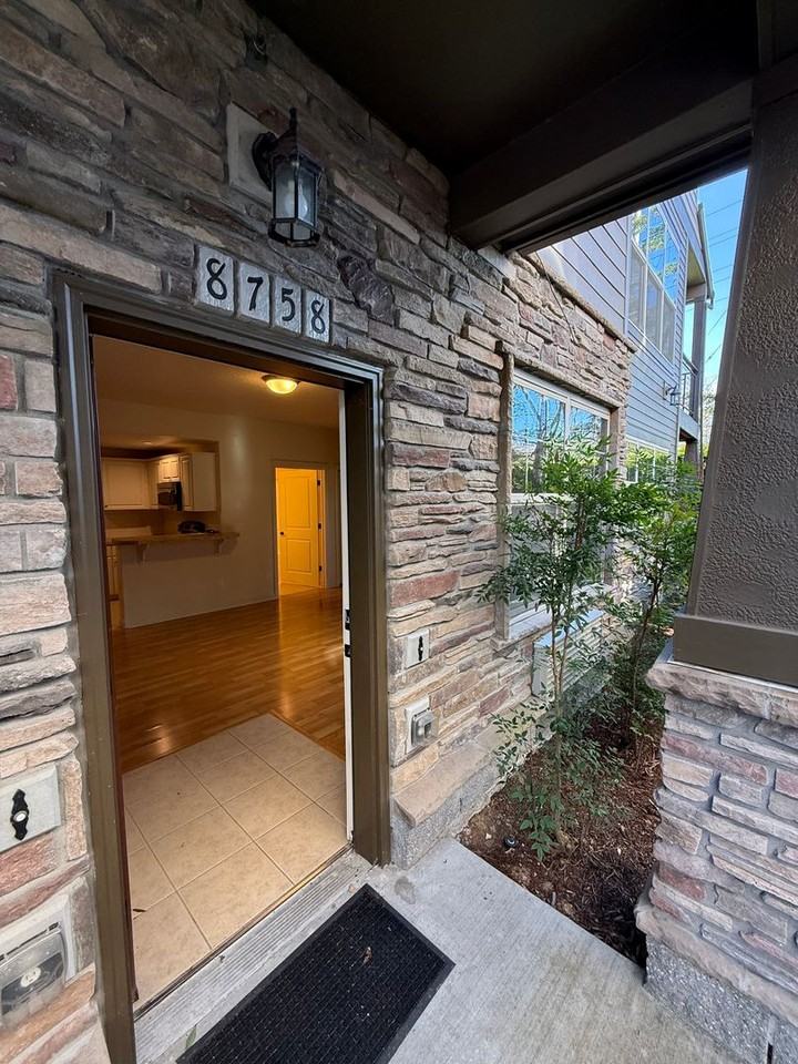 8758 Ne Delamere Way - Photo 2 of 26