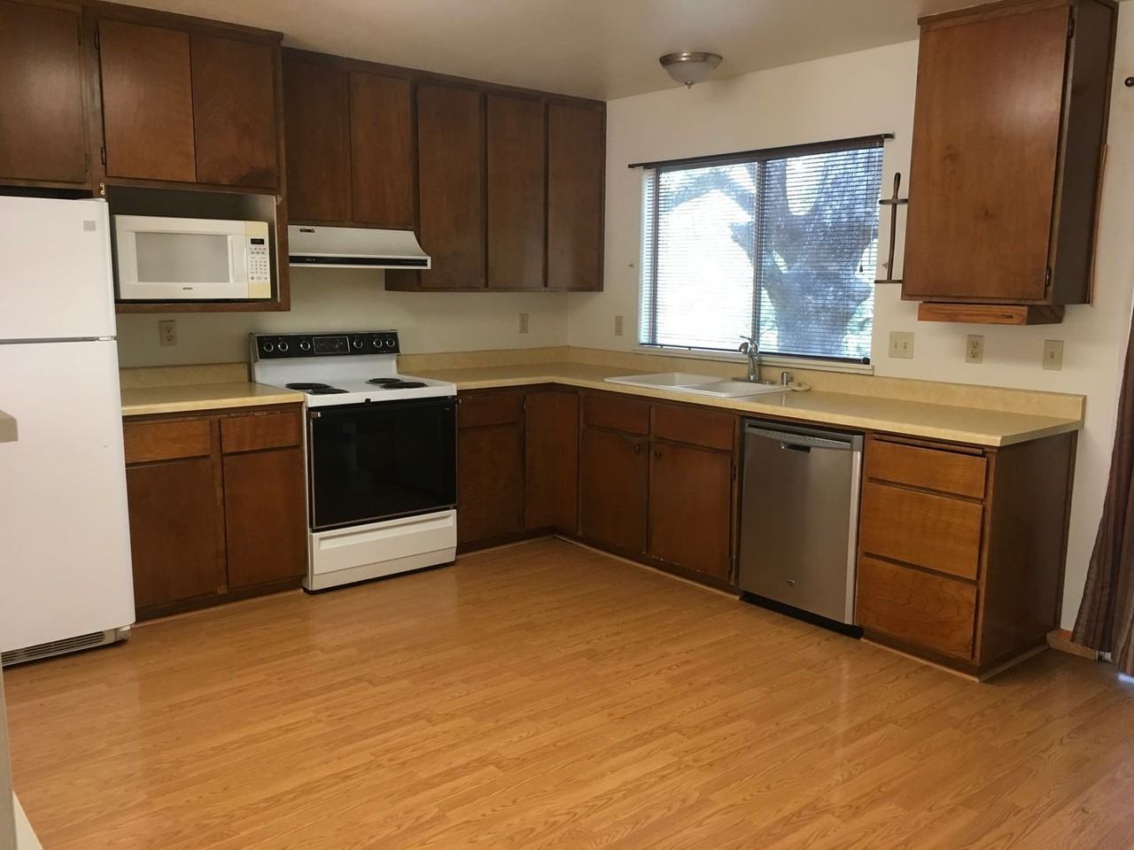 520 Saint Mark's Street - Photo 2 of 25