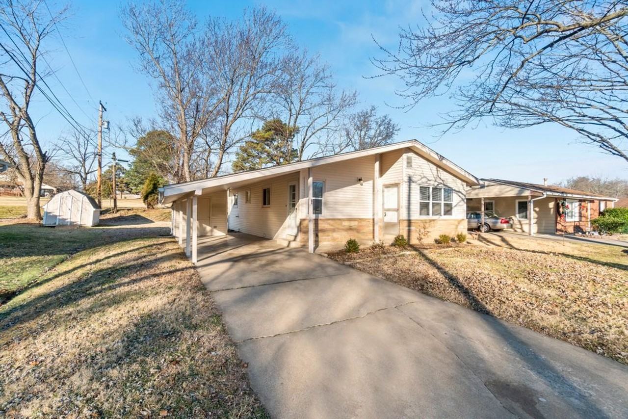 1137 Landgraf Dr - Photo 2 of 24