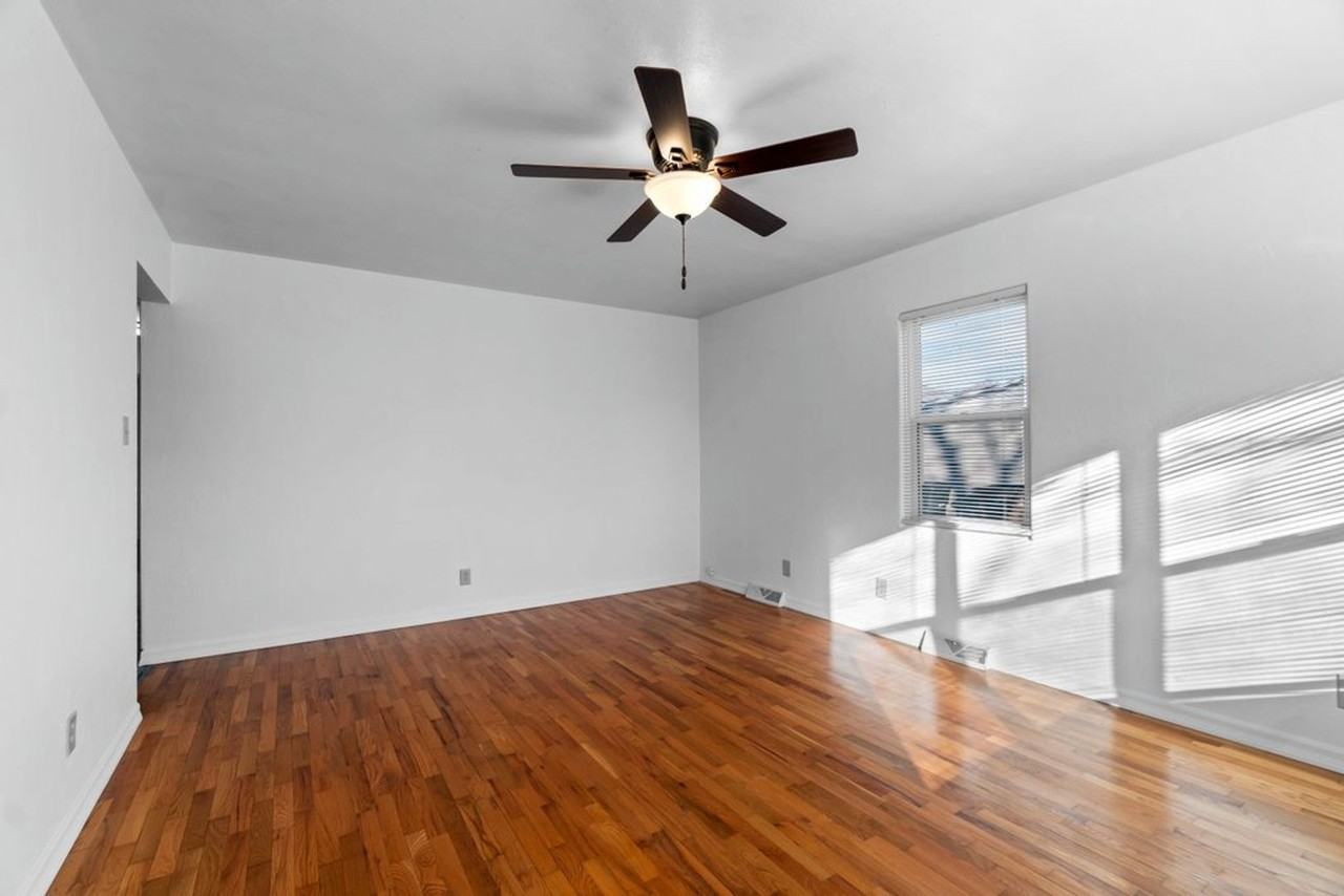 1137 Landgraf Dr - Photo 3 of 24
