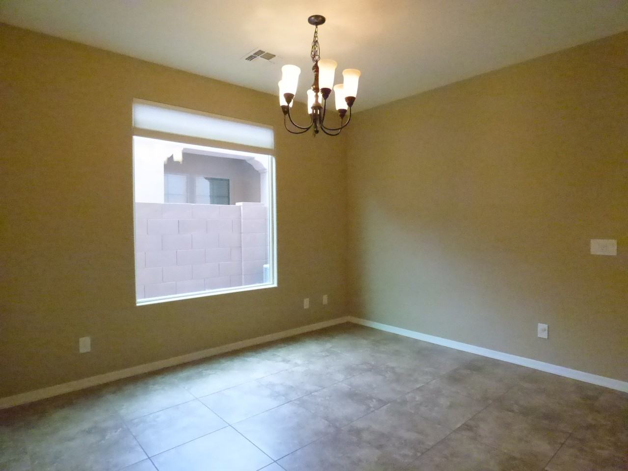 20737 W Valley View Dr - Photo 3 of 22