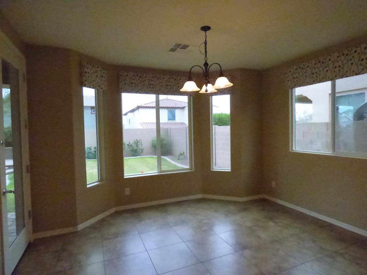 20737 W Valley View Dr - Photo 7 of 22