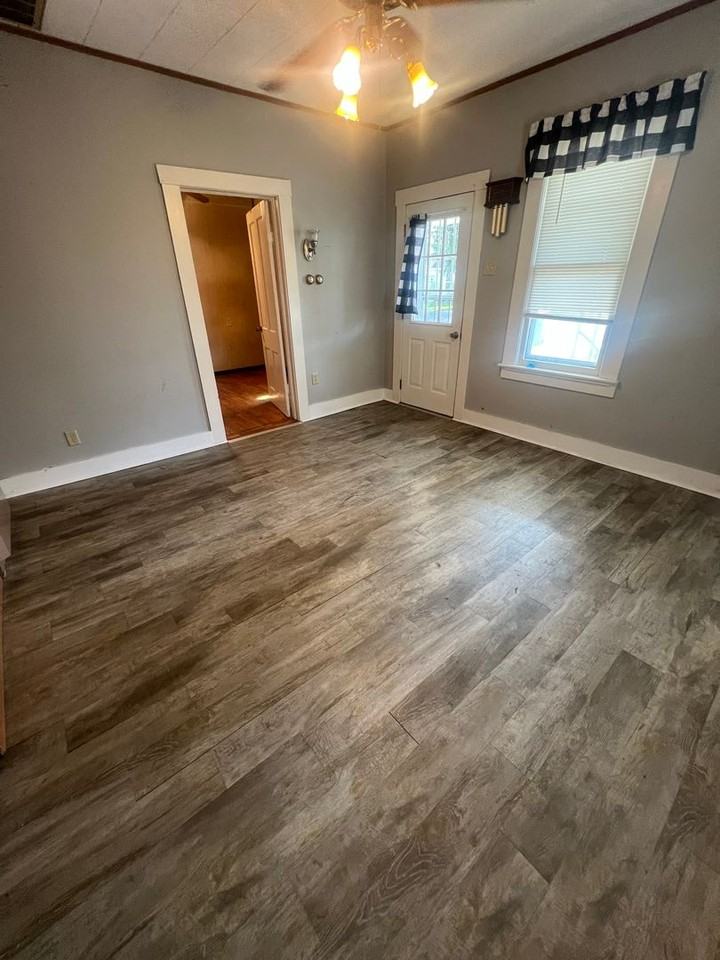 104 S West St - Photo 2 of 6