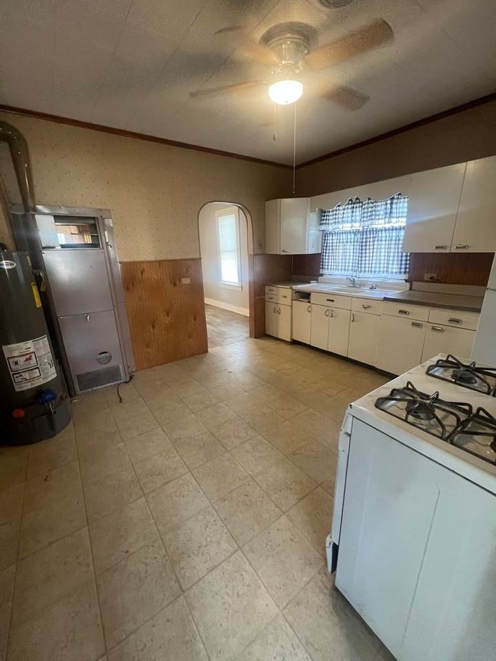 104 S West St - Photo 3 of 6