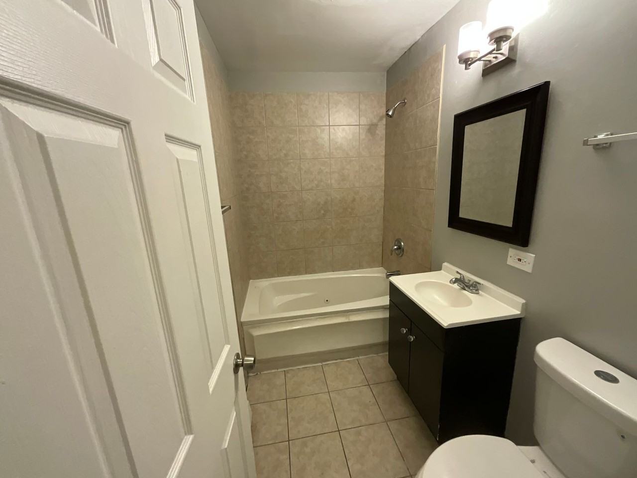 4725 S Michigan - Photo 2 of 10