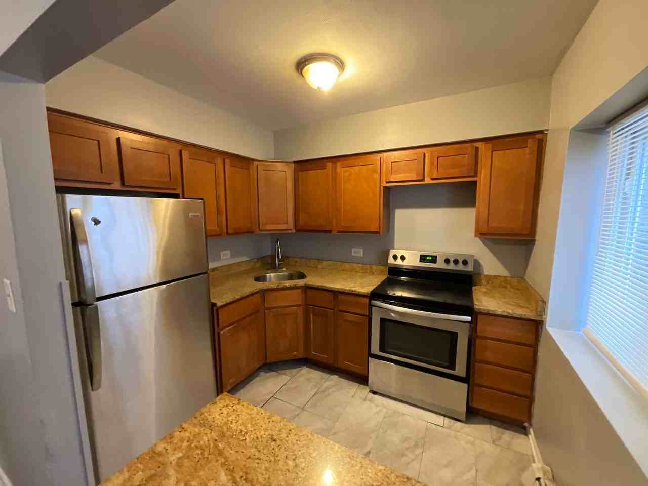 4725 S Michigan - Photo 4 of 10