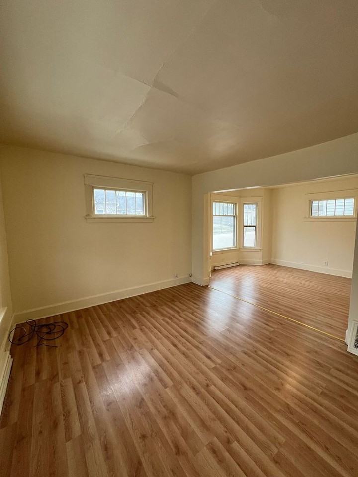 903 12th St - Photo 3 of 15