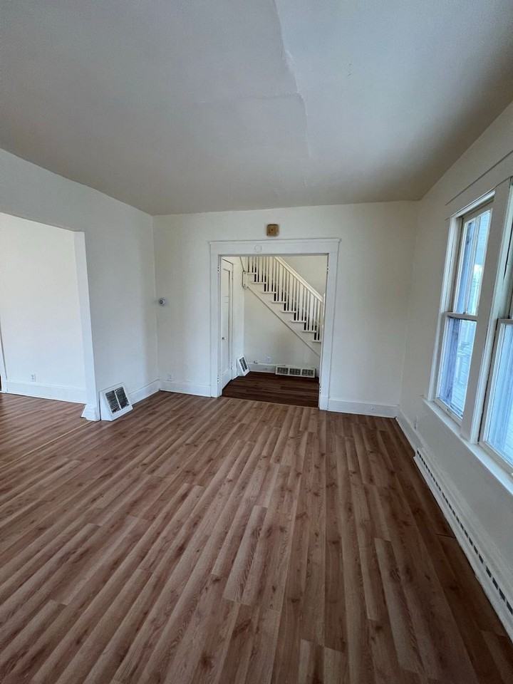 903 12th St - Photo 5 of 15