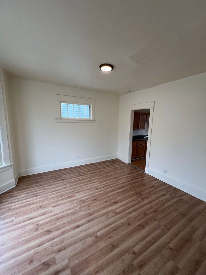 903 12th St - Photo 6 of 15
