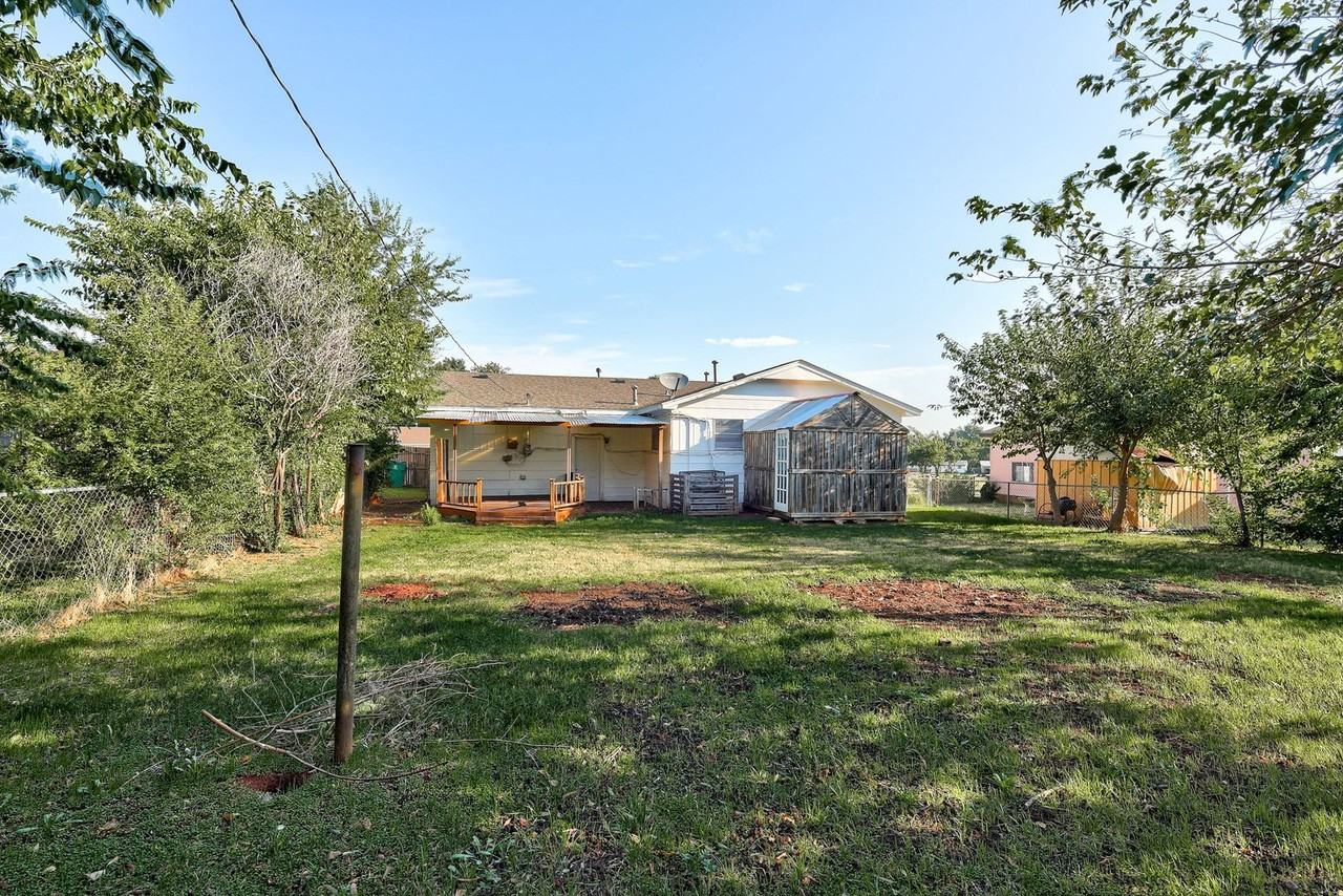 1528 Se 49th Ter - Photo 2 of 34