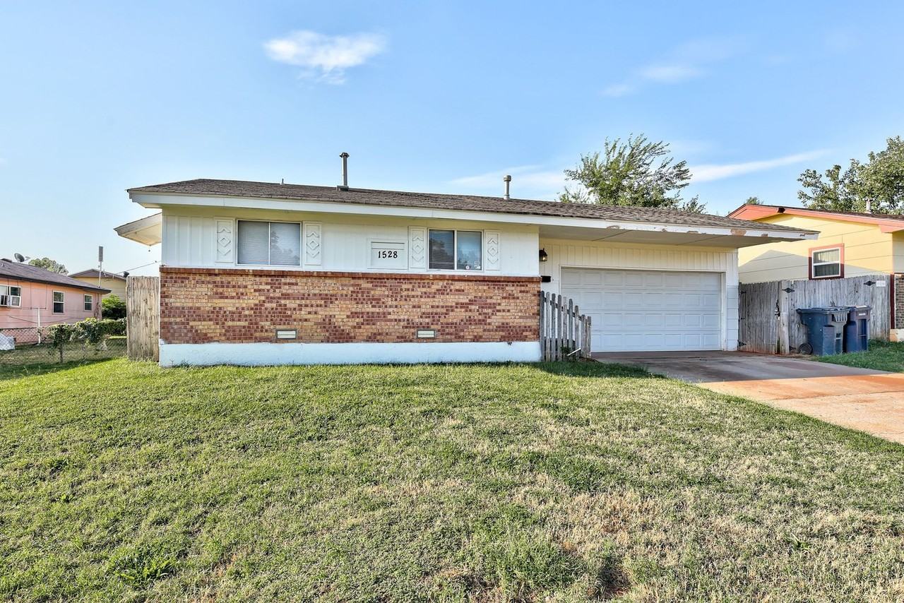 1528 Se 49th Ter - Photo 4 of 34