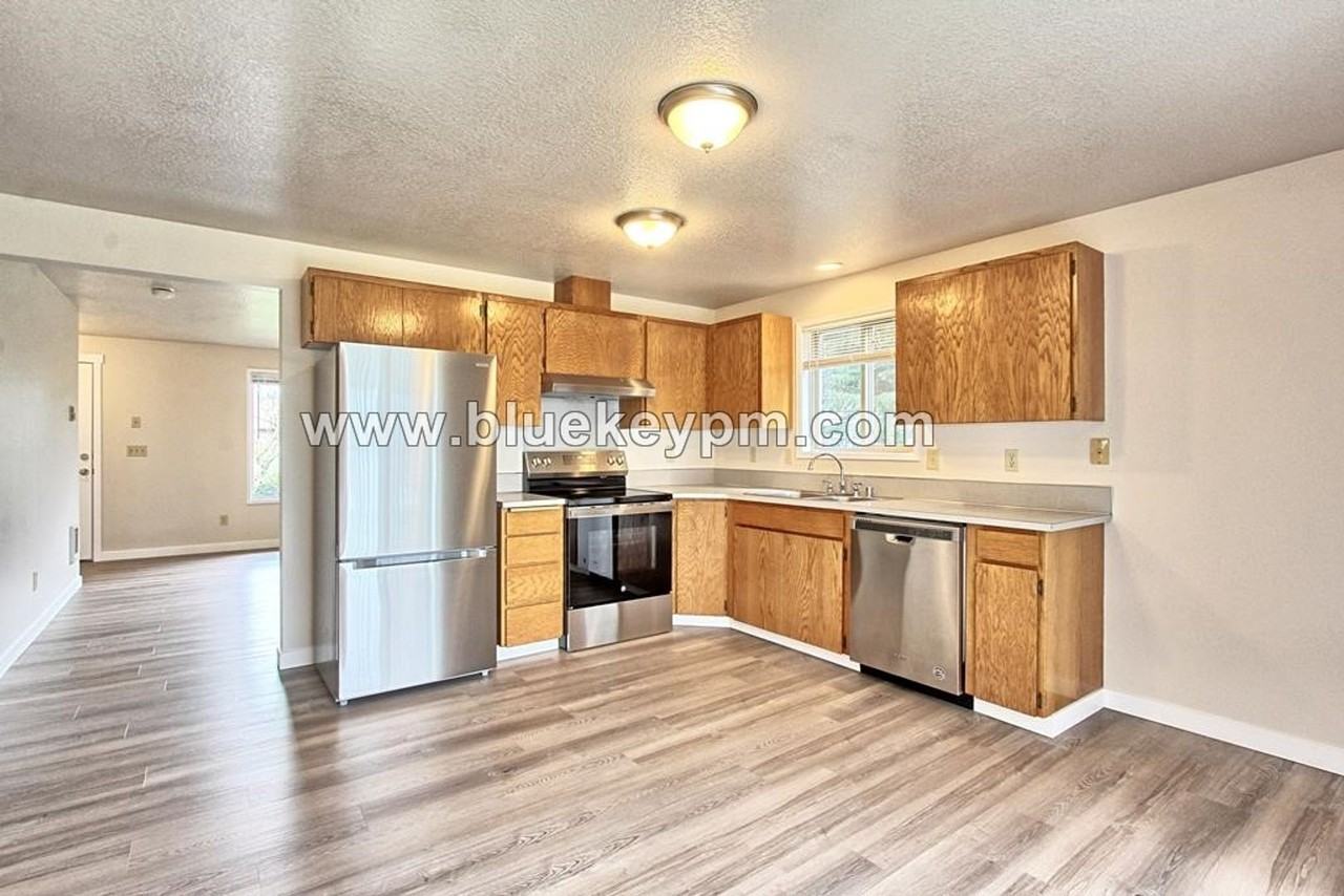 14005 Ne 70th St - Photo 6 of 13