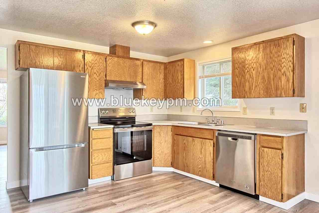 14005 Ne 70th St - Photo 7 of 13