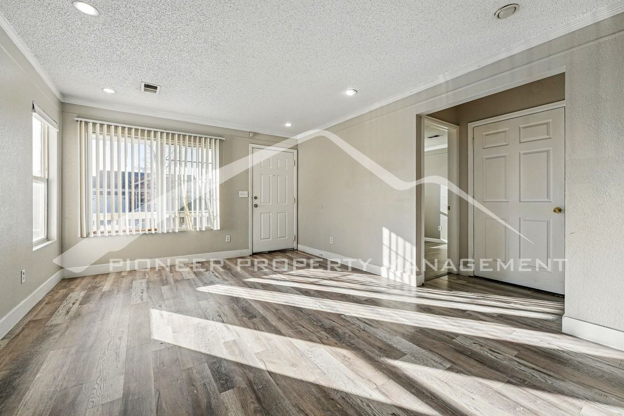 15666 E 51st Pl - Photo 4 of 21