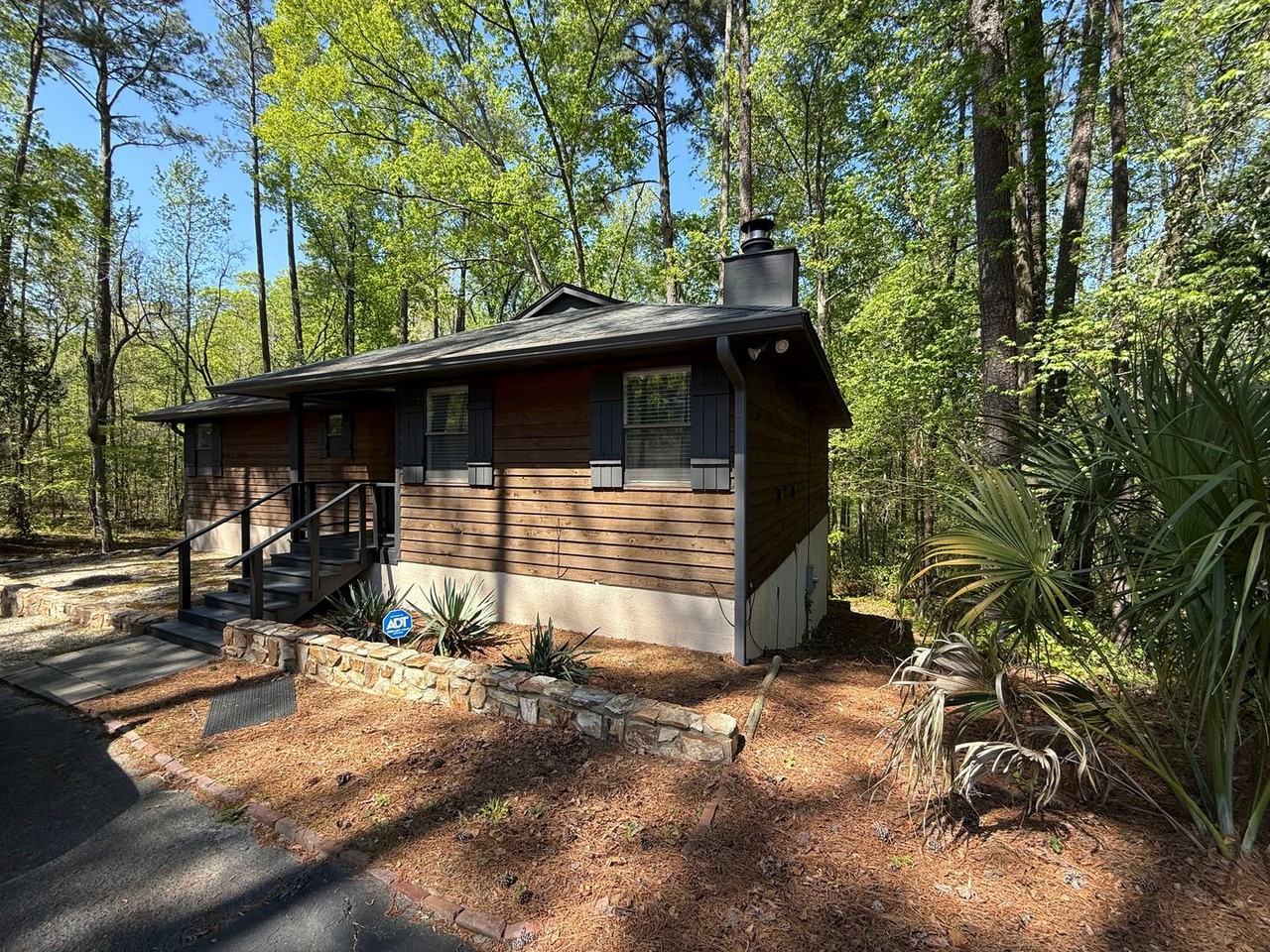 126 Midland Dr - Photo 3 of 27