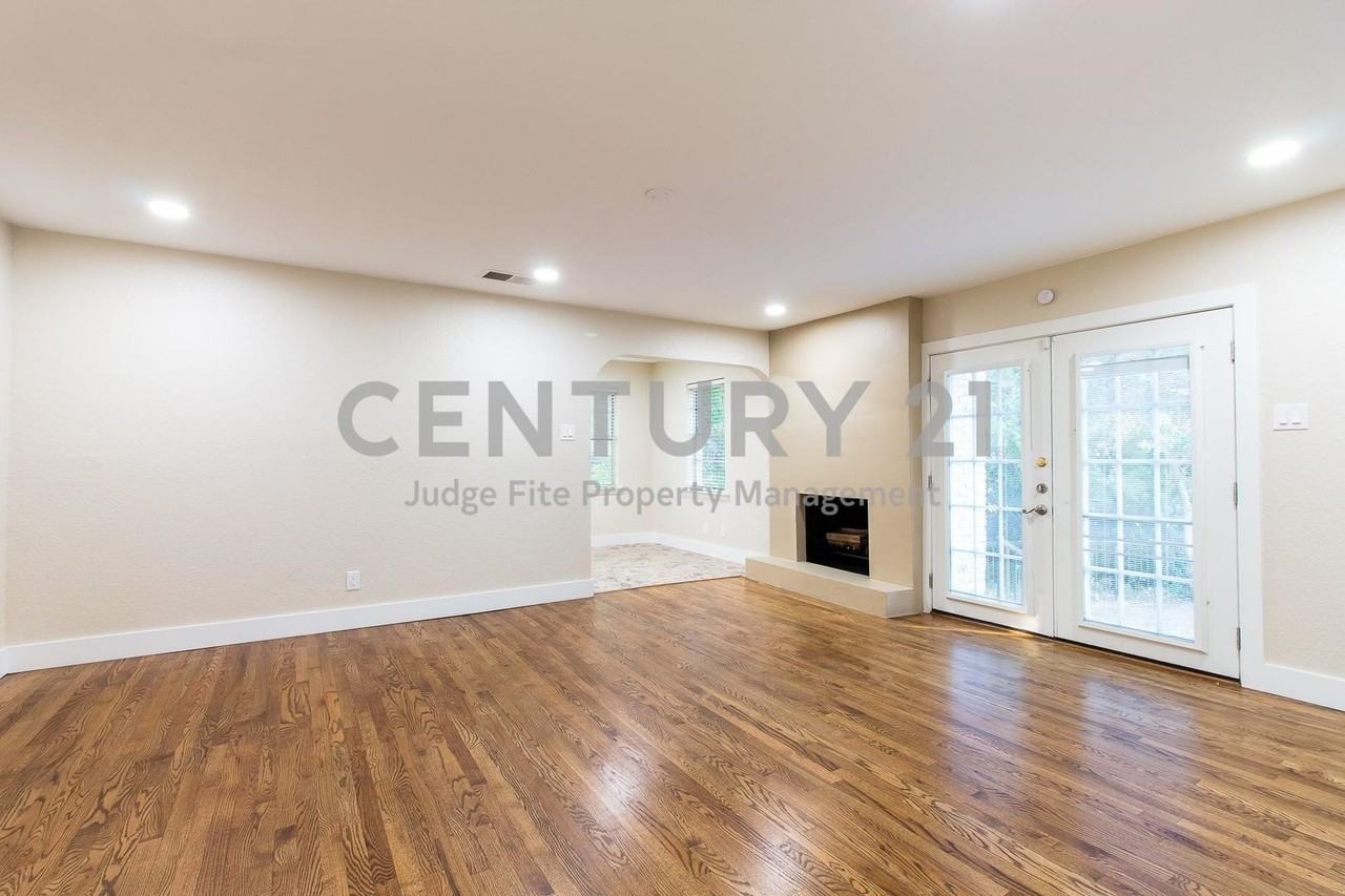 2441 Highland Rd - Photo 3 of 13
