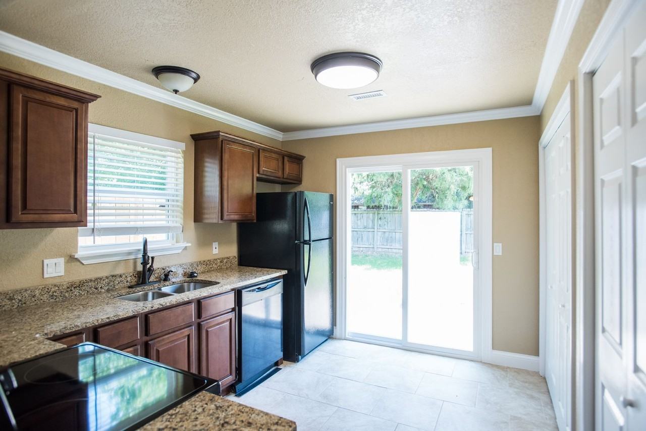 WINDWOOD LANE DUPLEXES - Photo 3 of 15