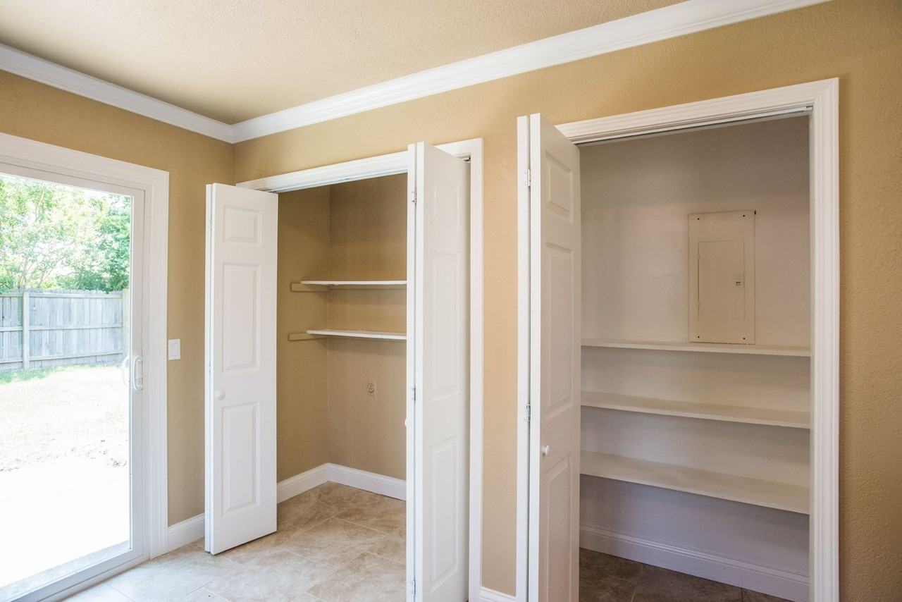 WINDWOOD LANE DUPLEXES - Photo 4 of 15