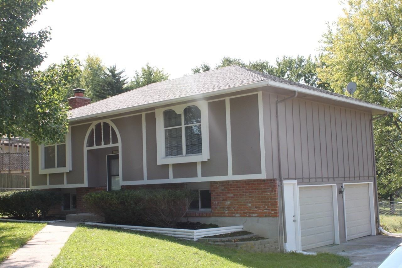 10636 N Grand Ave - Photo 3 of 32