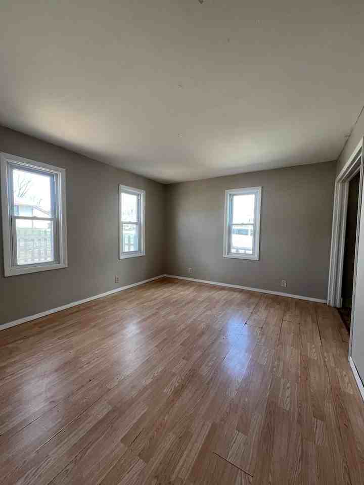 527 C St - Photo 3 of 13