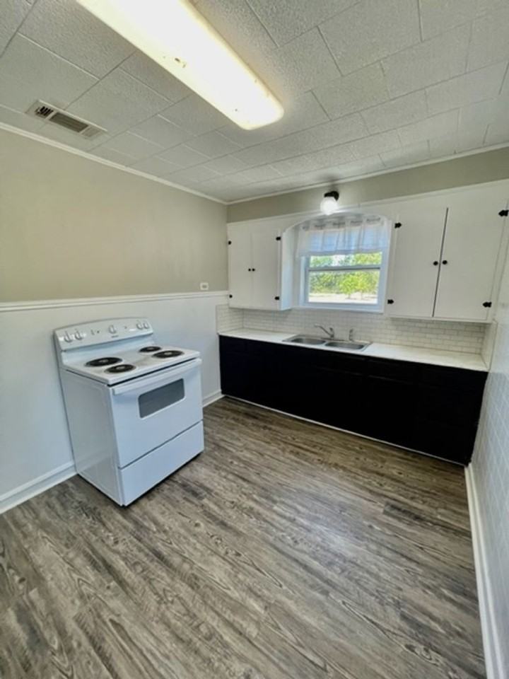 13253 China Spring Rd - Photo 5 of 11