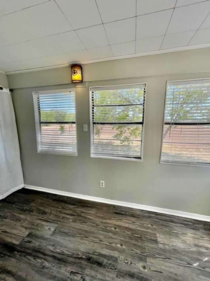 13253 China Spring Rd - Photo 7 of 11