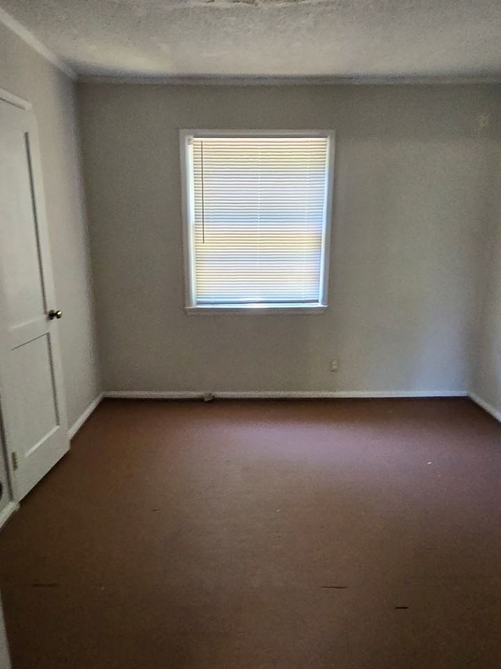 2833 Wesley Dr - Photo 6 of 9