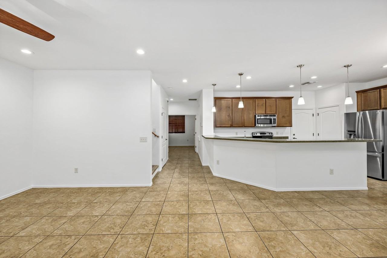 4261 N Golden Ridge Ln - Photo 4 of 44
