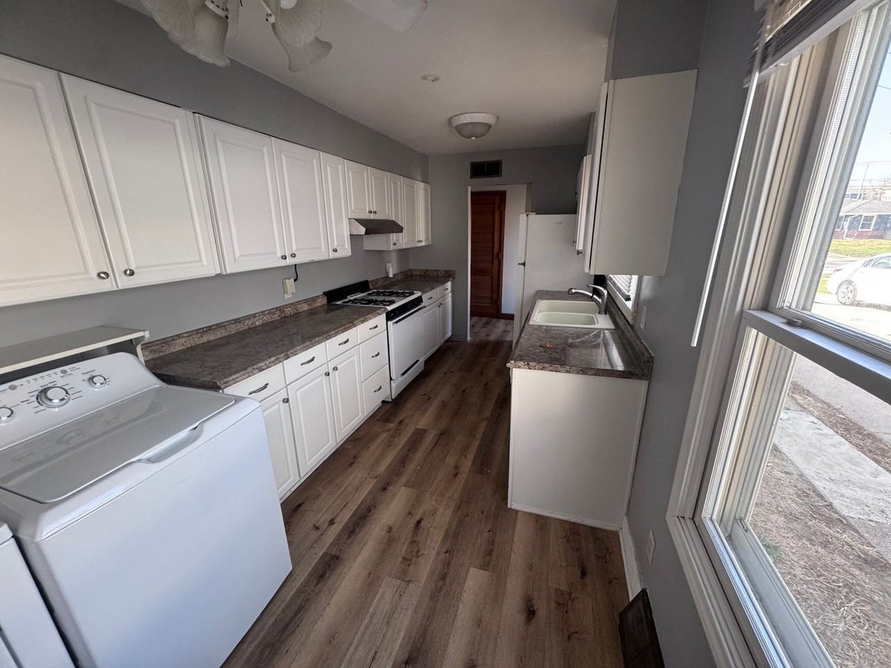 5300 W Zeamer St - Photo 5 of 14