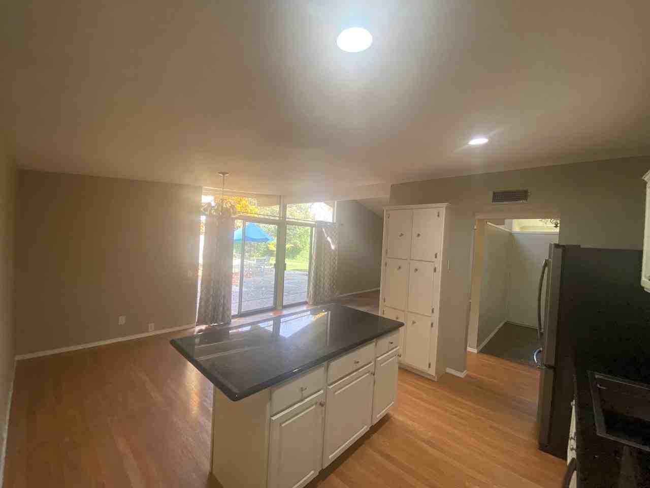 4937 Clear Cir - Photo 4 of 33