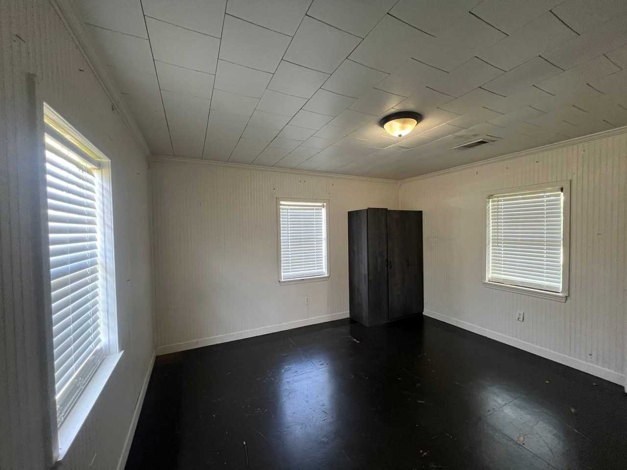 30217 Smith Dr - Photo 2 of 5