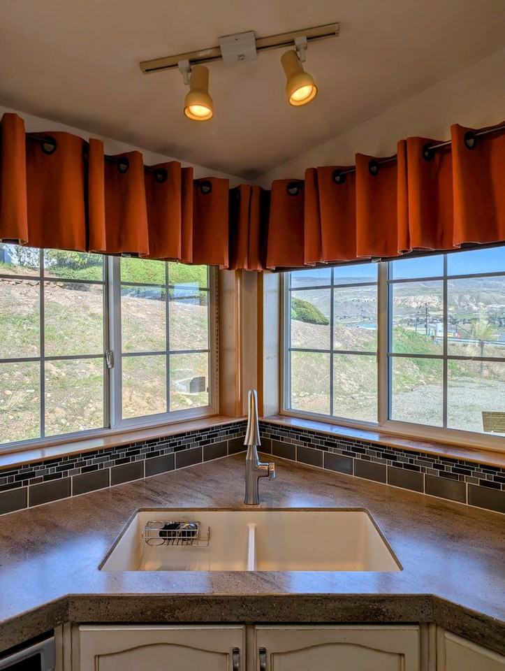 210 E Peters St - Photo 6 of 44