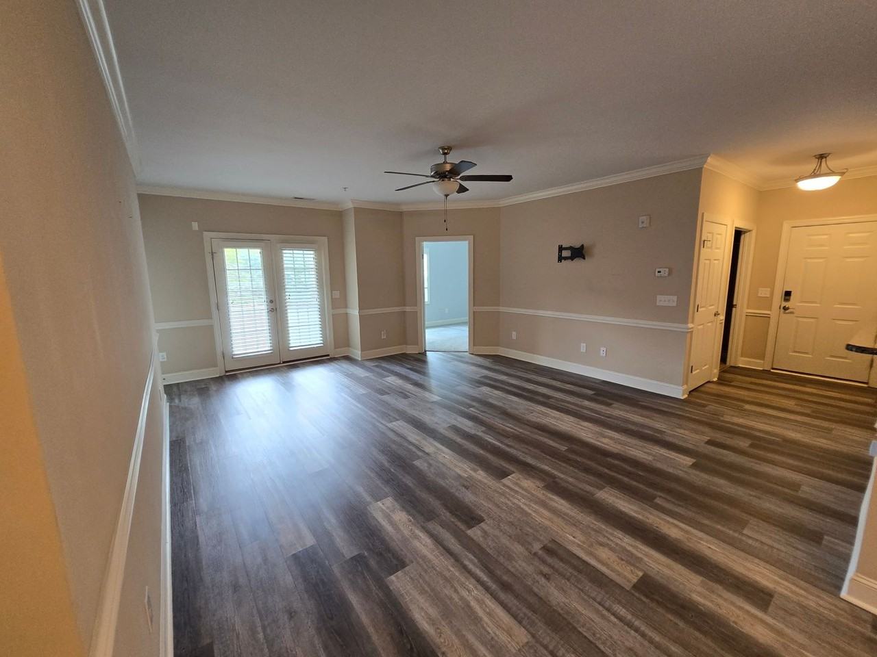 291 Gallery Dr - Photo 2 of 18