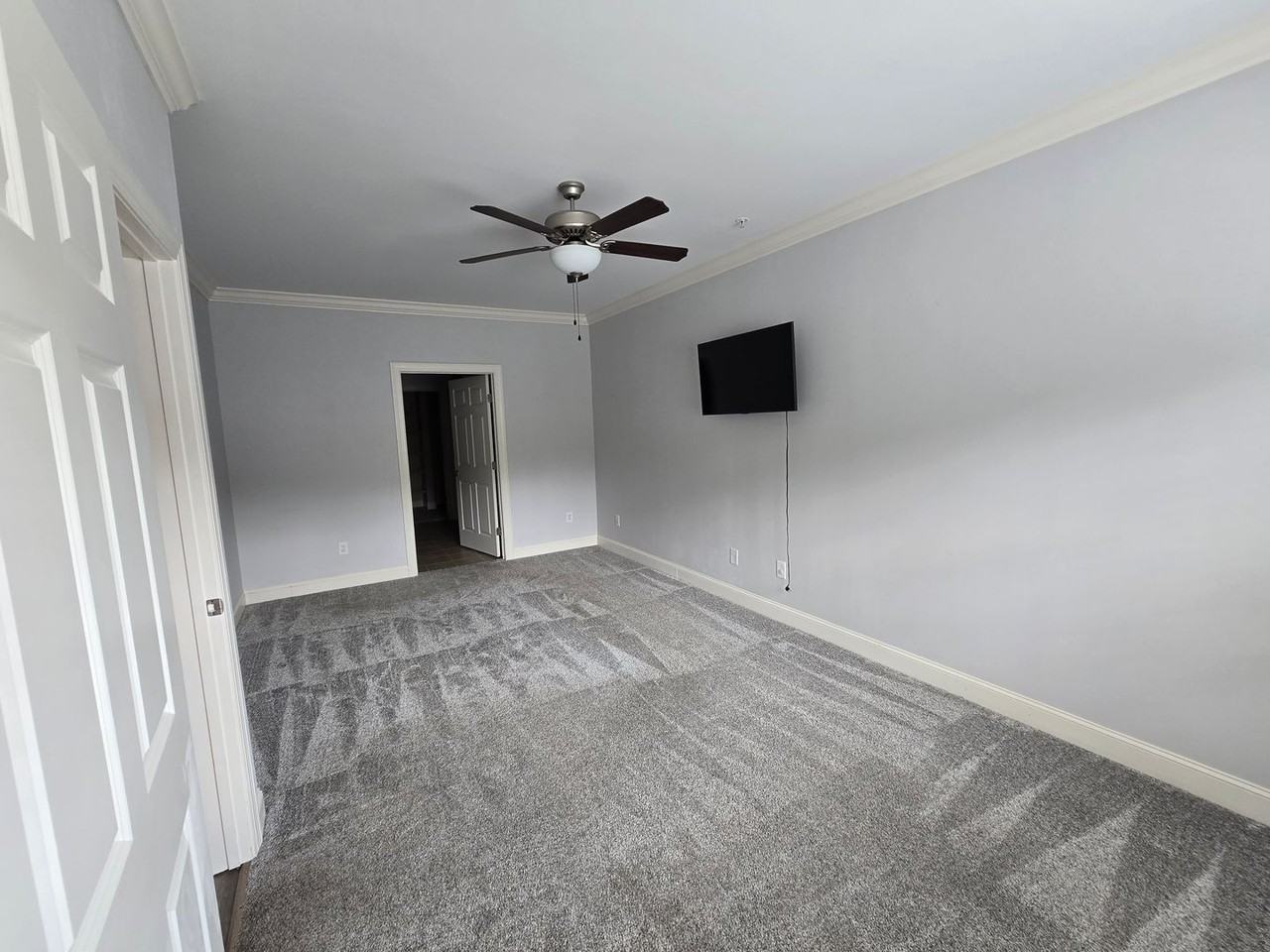 291 Gallery Dr - Photo 3 of 18