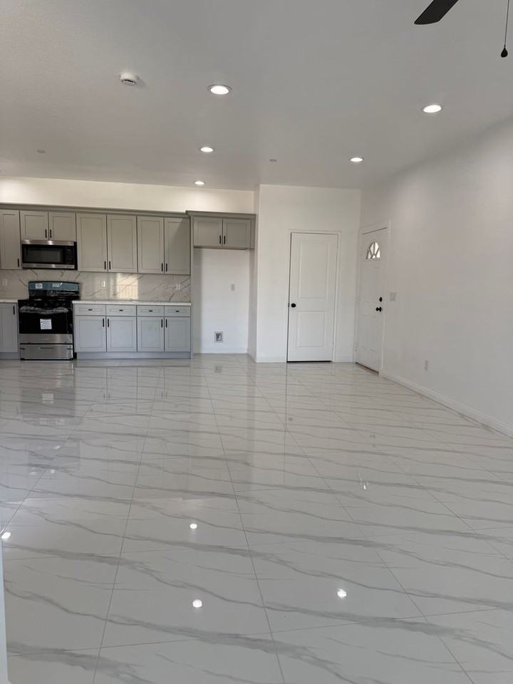 Arrow Apartments - Photo 7 of 8