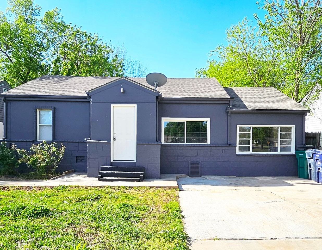 1340 Nw 100th St - Photo 2 of 19