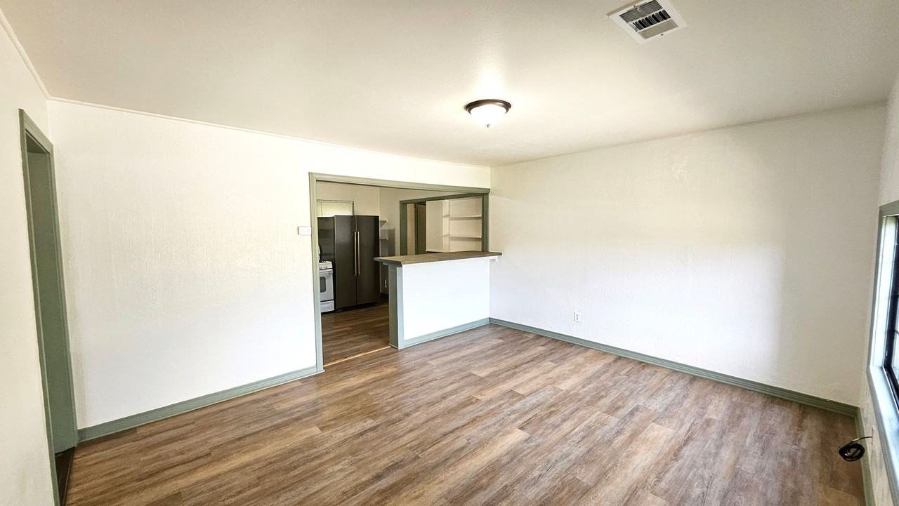 1340 Nw 100th St - Photo 3 of 19