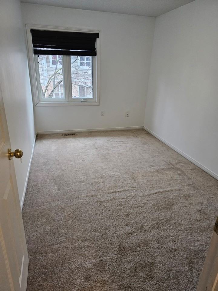 3100 Fifth Line West - Photo 3 of 20