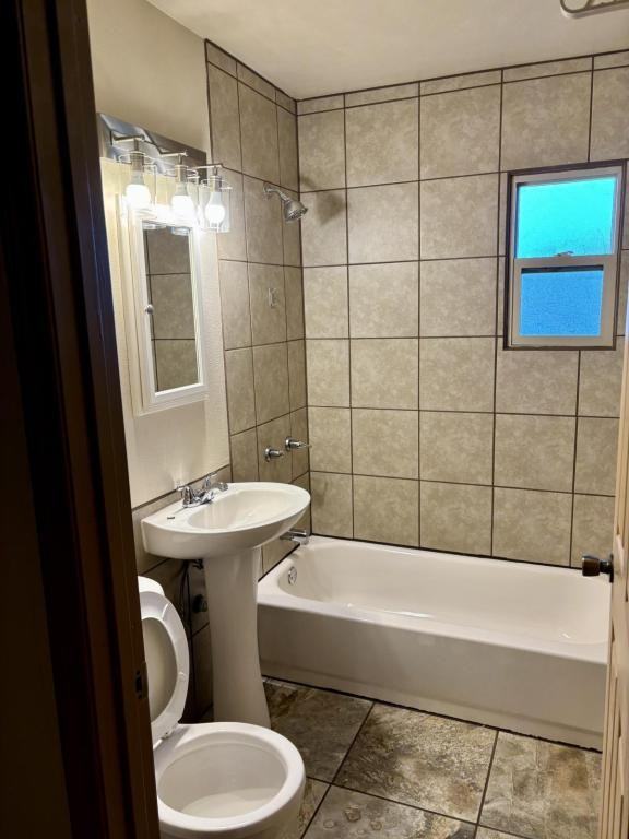 165 Spring St - Photo 2 of 6