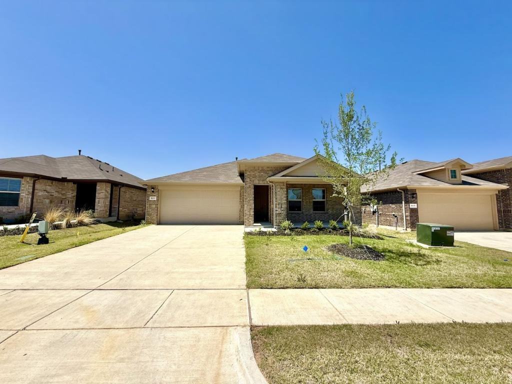 521 Bronze Cir W - Photo 2 of 38