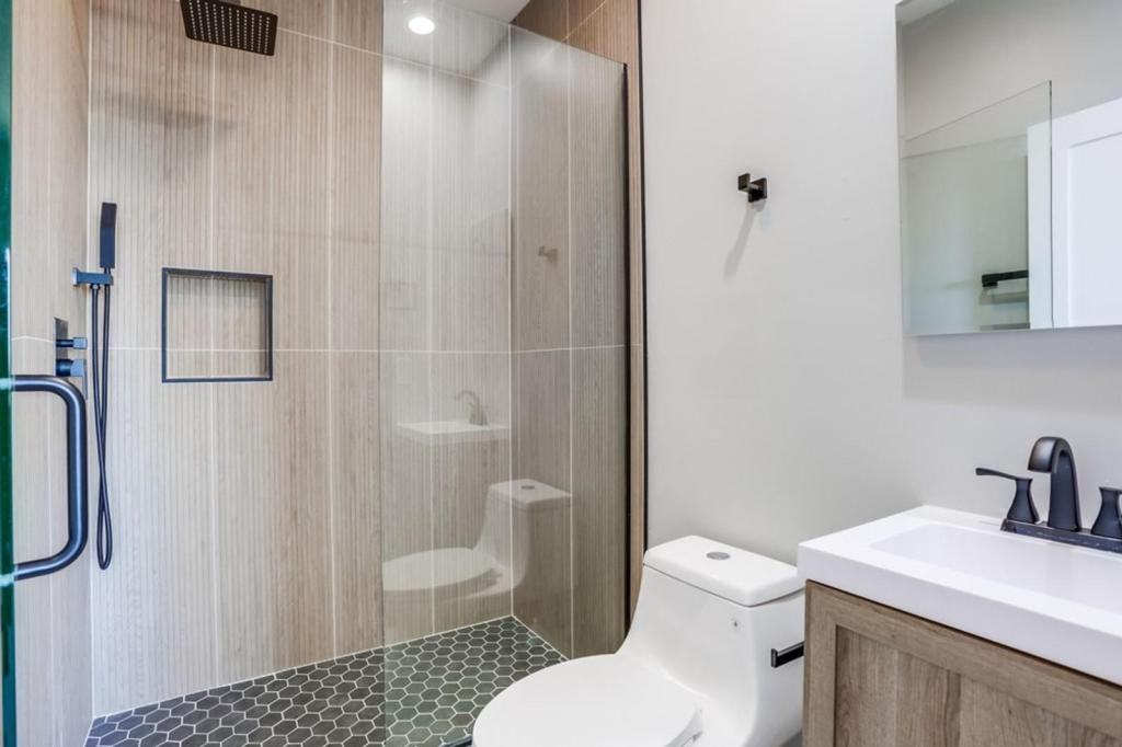 2394 W Jewett St - Photo 3 of 21