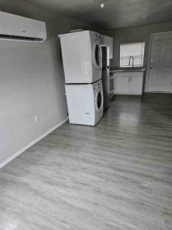 2115 Waco St - Photo 2 of 8