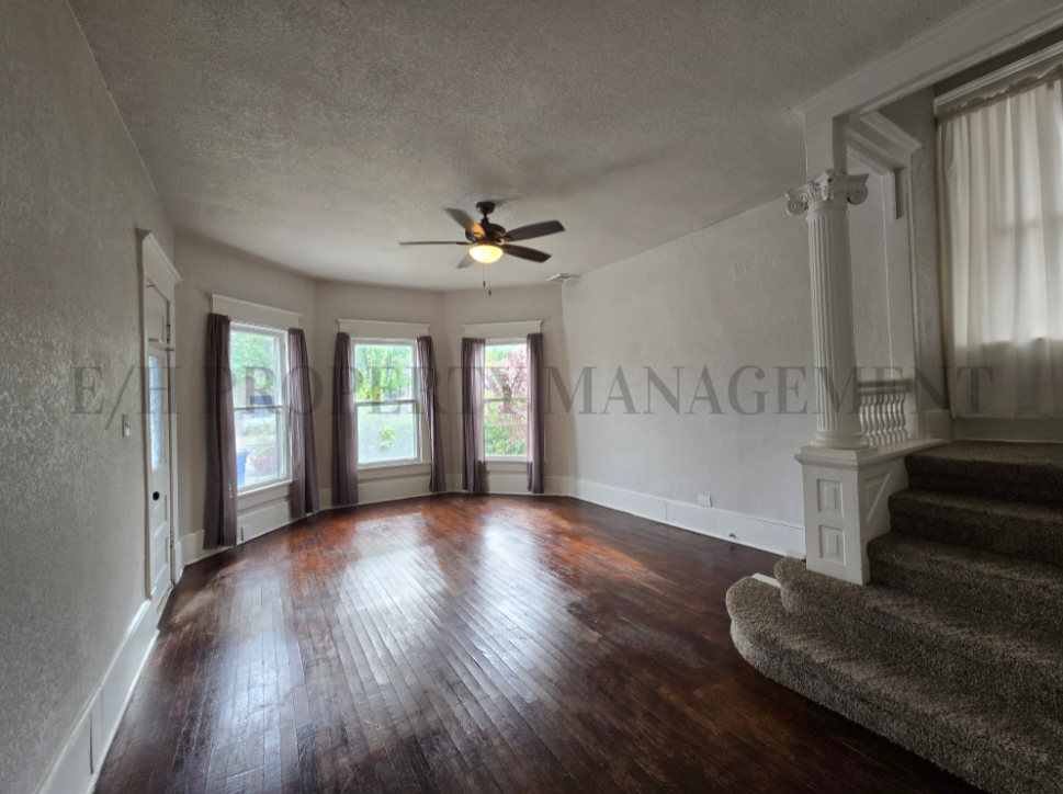 303 S Poplar St #B - Photo 6 of 20