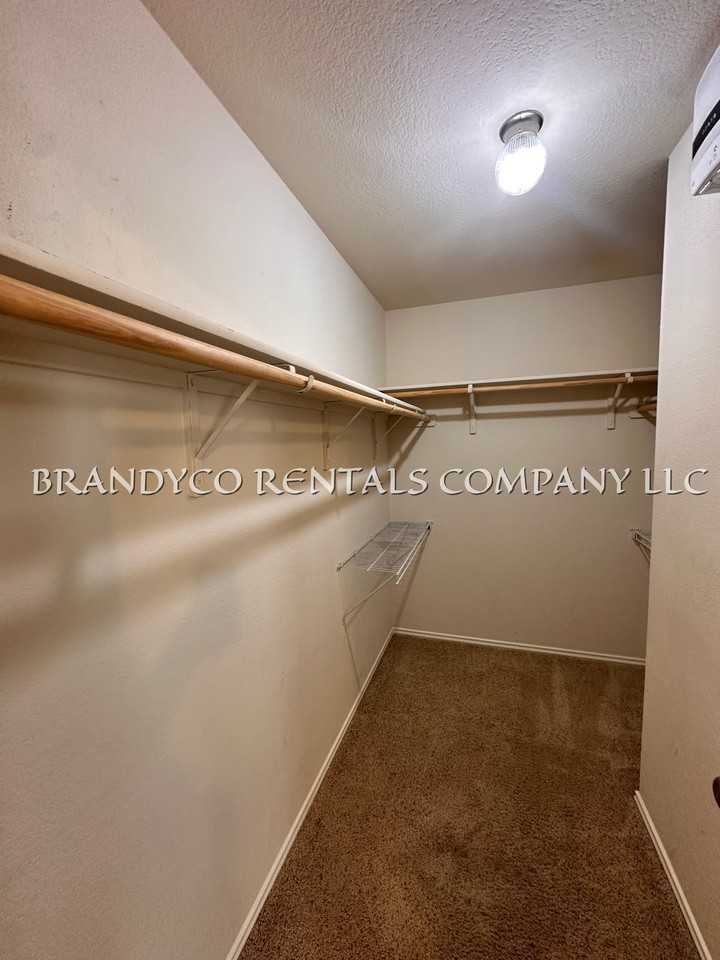 6708 Rosita Oak Dr - Photo 4 of 20